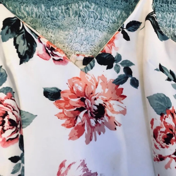 Beautiful high low floral dress - Picture 3 of 3